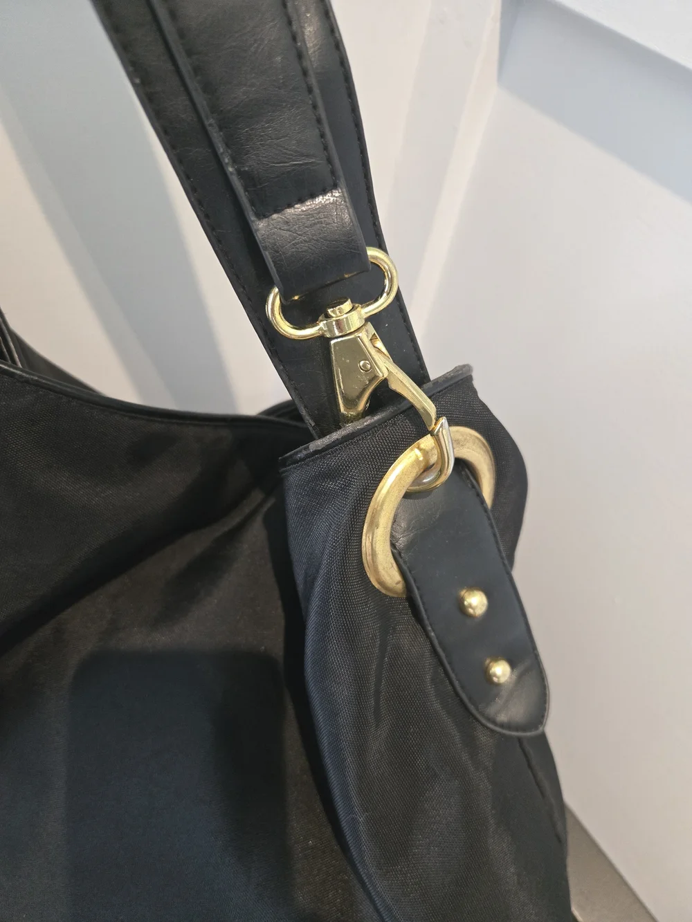 Kenneth Cole Reaction Black Nylon Hobo Bag Gold Hardware Large Shoulder Purse
